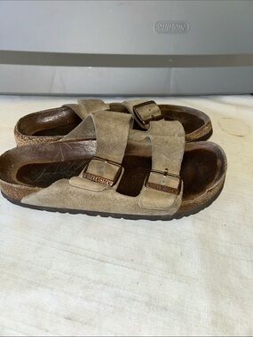 Birkenstock  Arizona Suede Sandals in Beige Brown